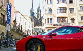 Mercedes-Benz Plans GLE Hybrid to Debut in New York